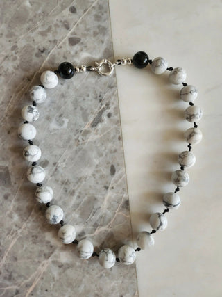 Yue Collar con Piedra Turquesa Blanca